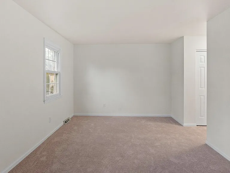169 Williamsburg Ct — Photo 16