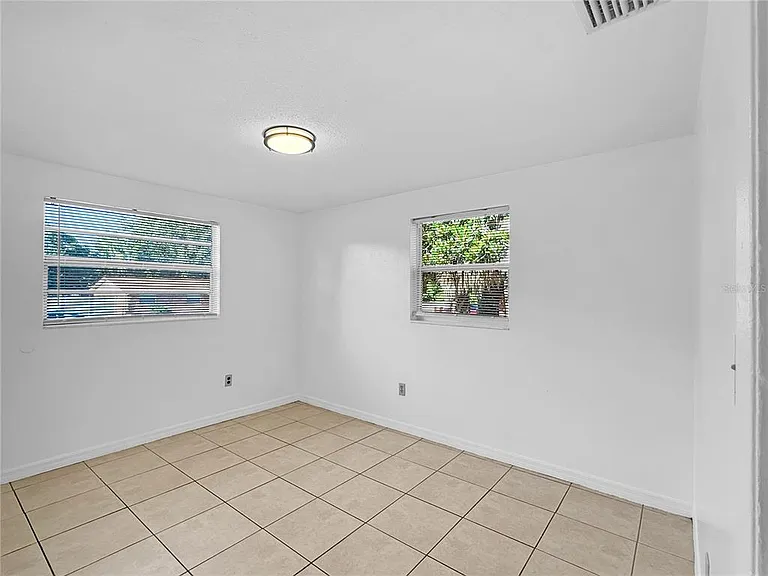 1821 Bellgrove St — Photo 8