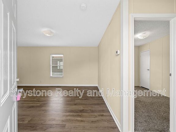 3rd image of 918 Gabby Ln