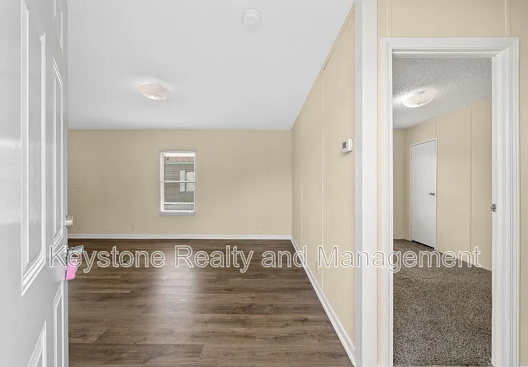 918 Gabby Ln — Photo 3