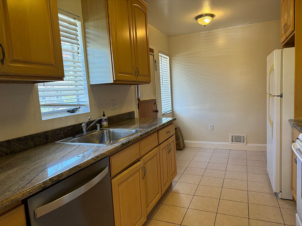 1st image of 23 Kent Pl APT 4