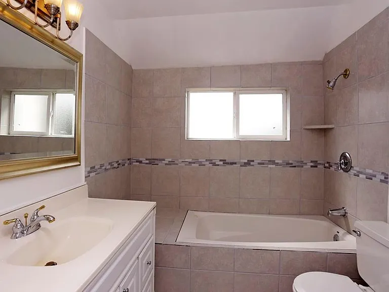 2321 Sheridan St — Photo 7