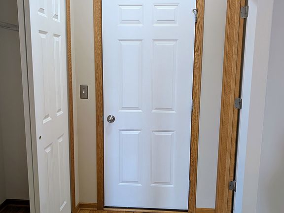 5th image of 594 Sutherland Dr