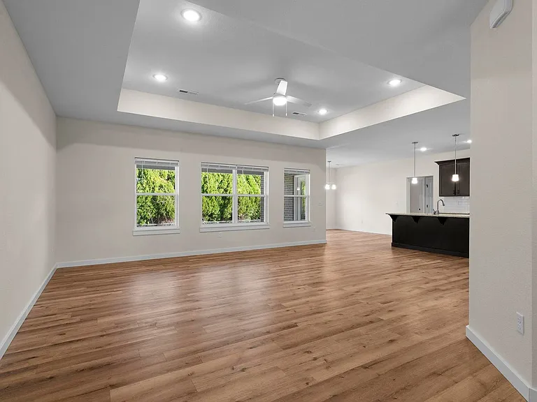 4207 E Eastmoor Dr — Photo 5
