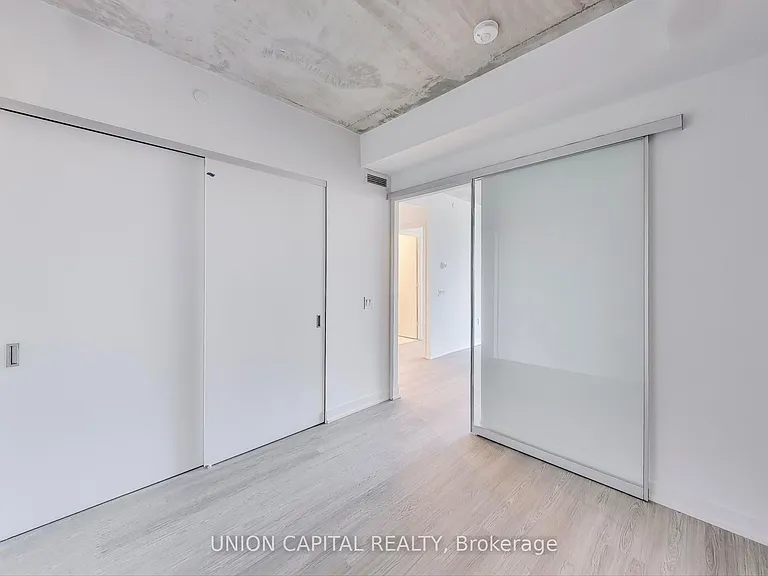 195 McCaul St #502 — Photo 19