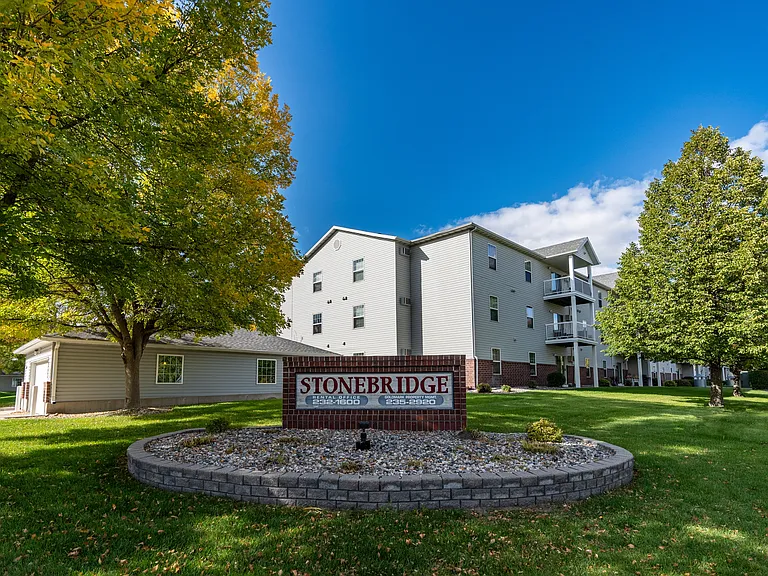 Fargo, ND Stonebridge Apartments | Exterior