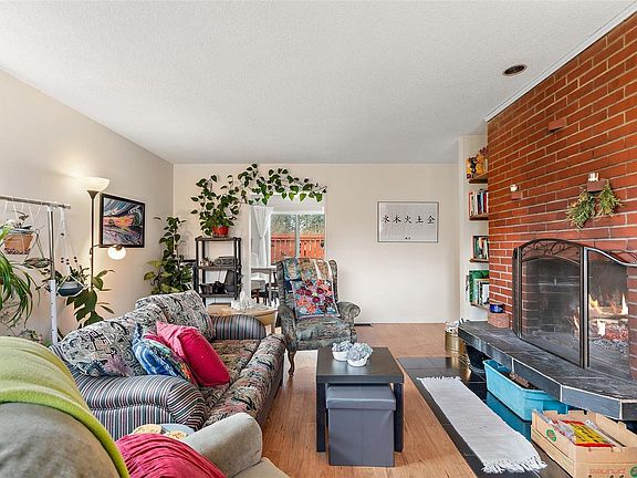 3rd image of 4620 Rocky Point Rd