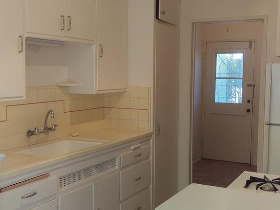 Kitchen/Laundryroom (Hook ups only)