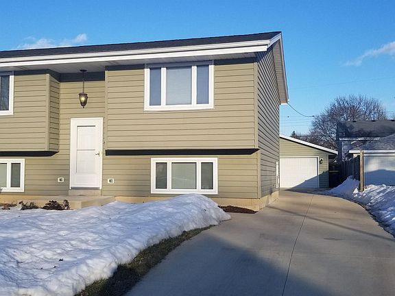 2nd image of 1022 S 121st St