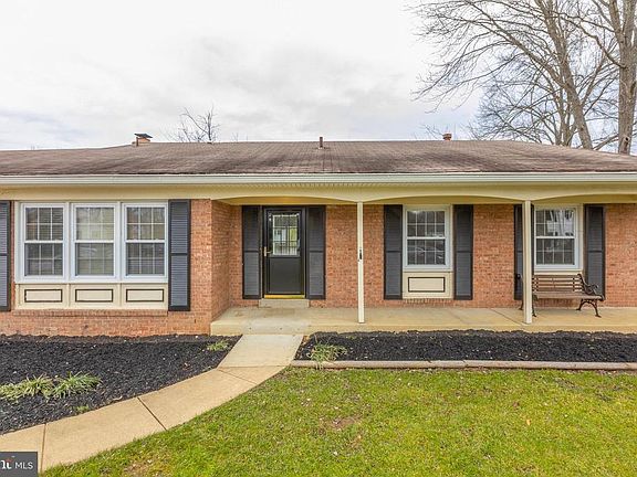 2nd image of 5602 Hereford Ct