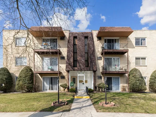5706 129th St APT 2A, Crestwood, IL 60418