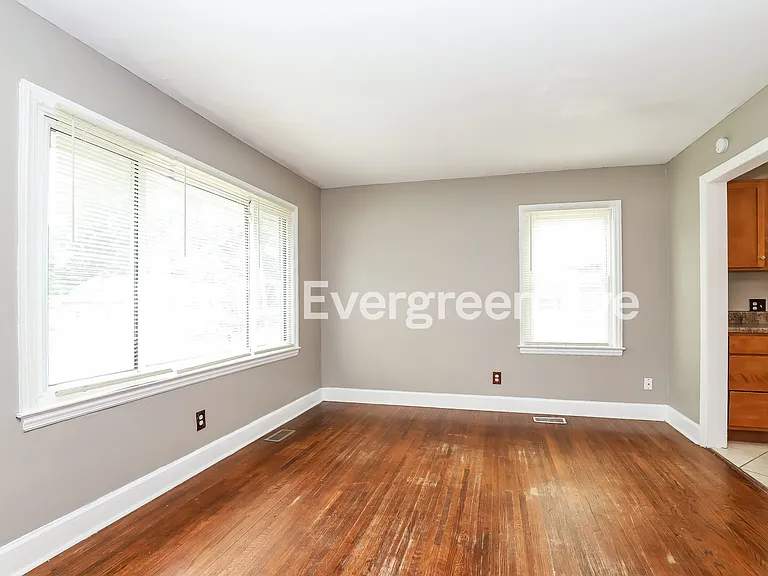 1113 Cedrow Dr — Photo 9