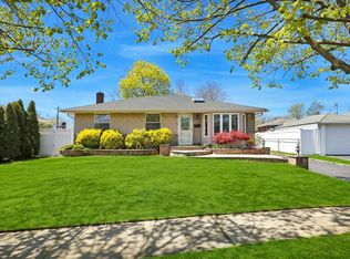 3 Deborah Rd, Syosset, NY 11791