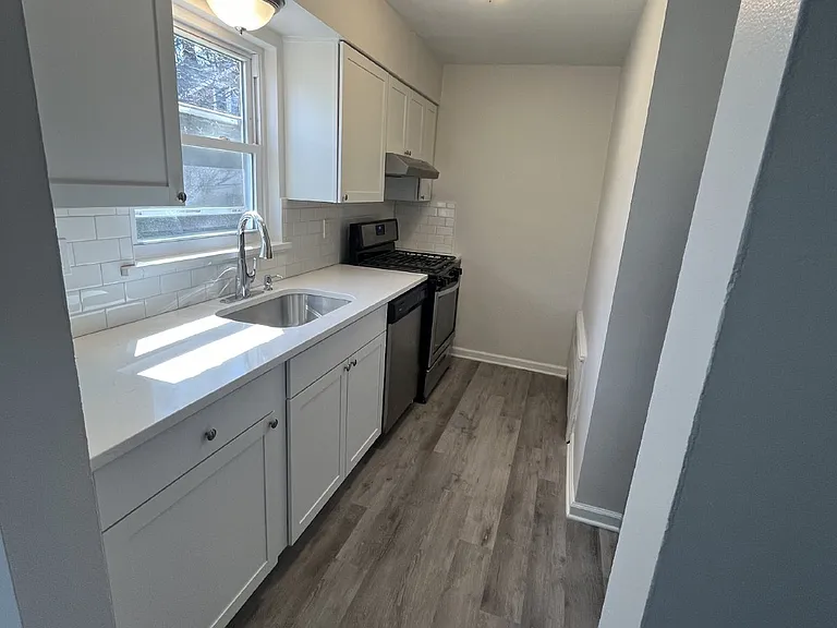 7 Wedgewood Dr #100 — Photo 4