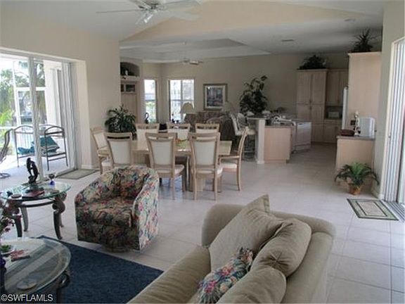 4th image of 449 Parkhouse Ct