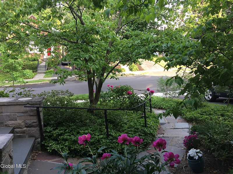 4th image of 73 Oakwood Street
