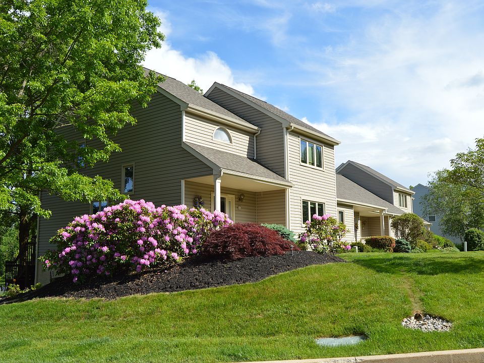 1st image of 66 Yellowwood Dr