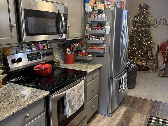 3rd image of 28 Charlemont Ct