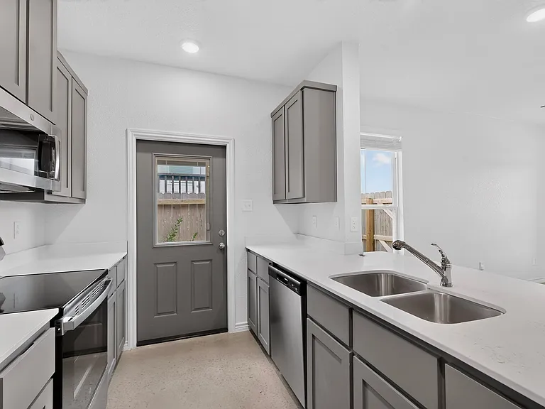 2306 Ocean Ave #B — Photo 6