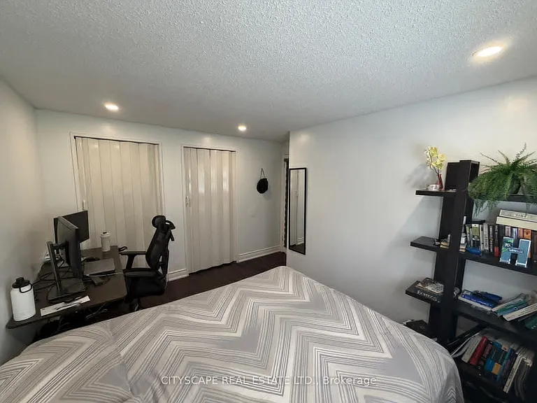3346 Chokecherry Cres — Photo 5