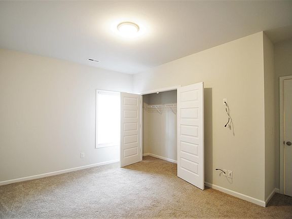 5th image of 104 Grove Cir
