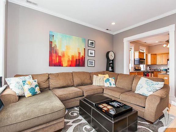 4th image of 3044 N Southport Ave #3