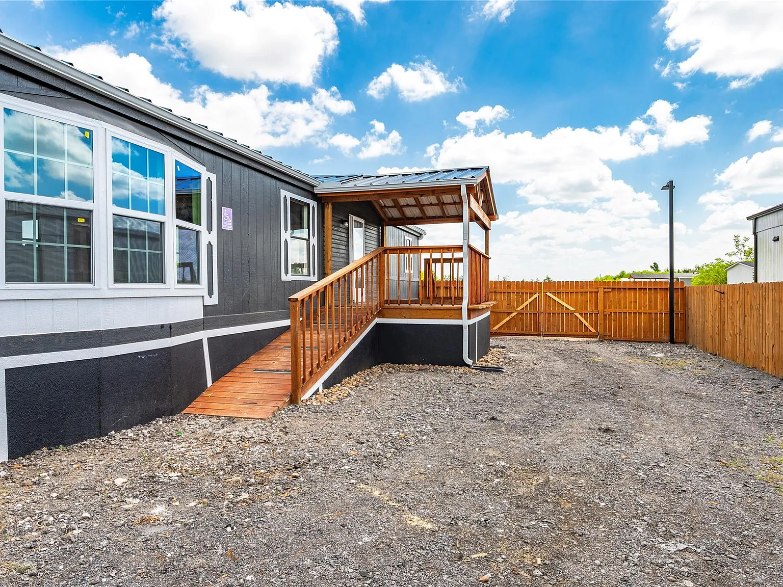 3 bed, 2.0 bath, $1,600 — Photo 4