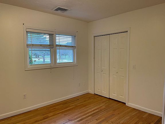 4th image of 39 Bradford Ave #2
