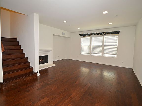 5th image of 1800 Oak St Unit 401