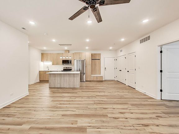 2nd image of 5126 S Kenwood Ave #202