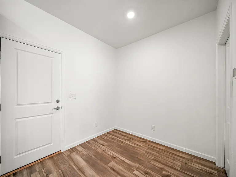 475 Millwall Cir — Photo 12
