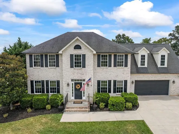1089 Farmington Dr, Forest, VA 24551
