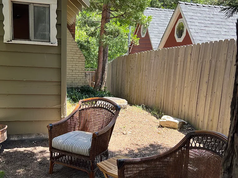 689 Knoll Dr — Photo 10