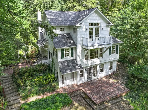 524 Riverview Rd, Gates Mills, OH 44040