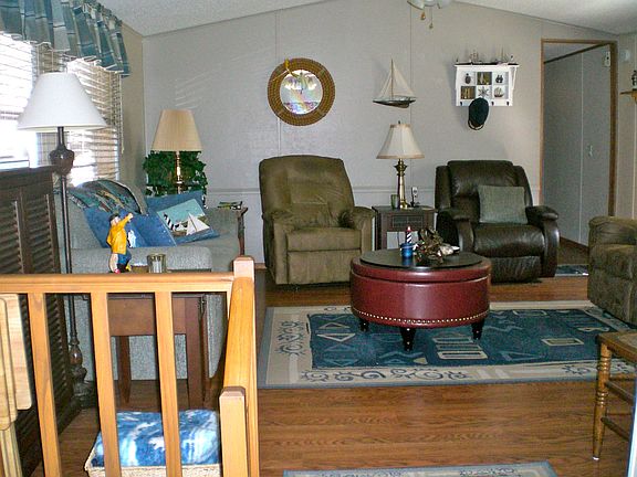 Spacious step-up living room