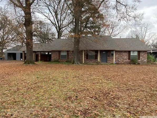 1163 S Runnels St, De Kalb, TX 75559