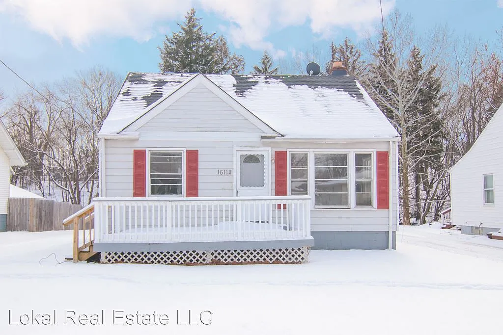 16112 Glenburn Ave photo 1
