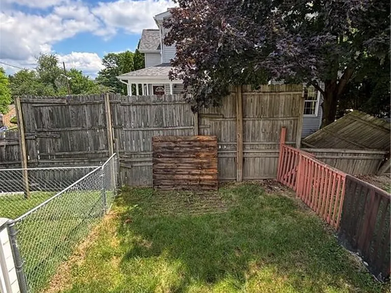 4243 Gladstone St — Photo 14