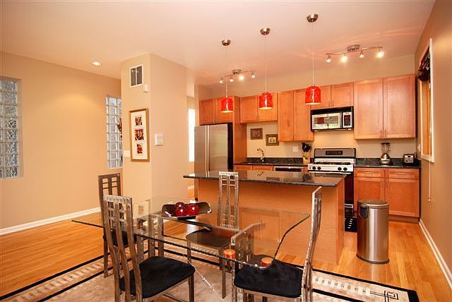2nd image of 1012 N Wolcott Ave #1