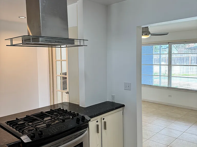 319 Bryn Mawr Dr — Photo 4