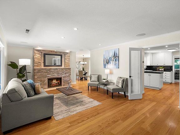 4th image of 445 Rosewood Ave