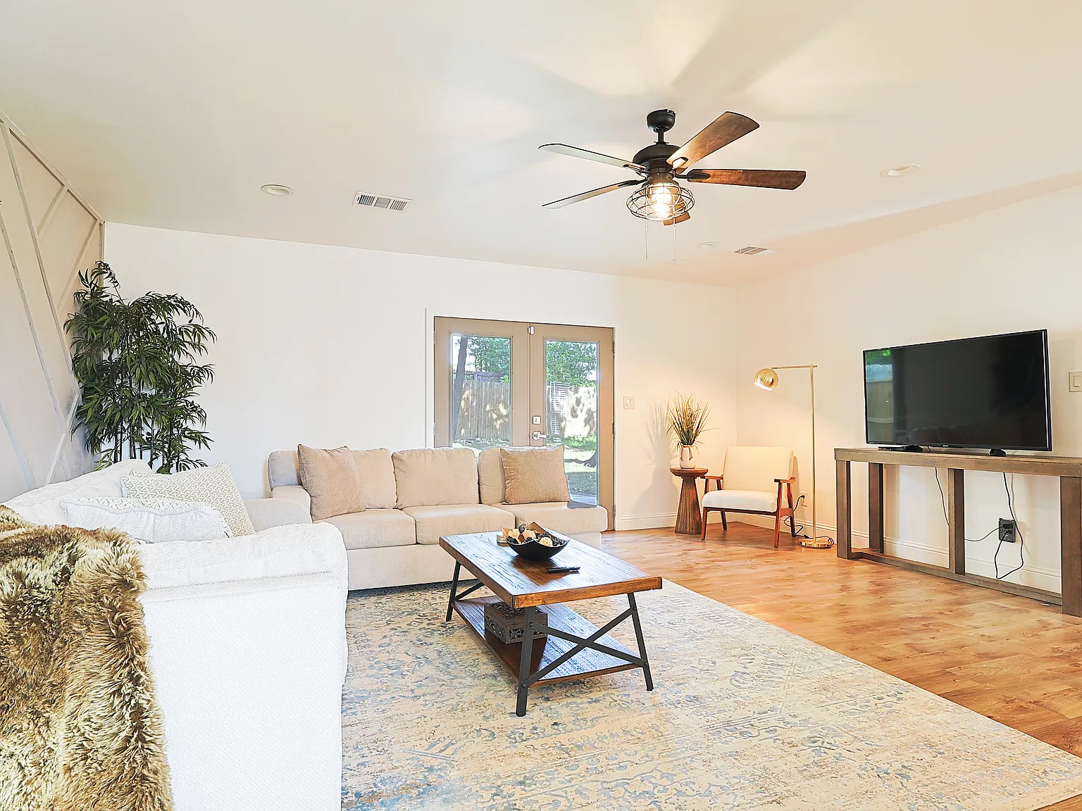 4 bed, 1973 sqft, $6,800 — Photo 3