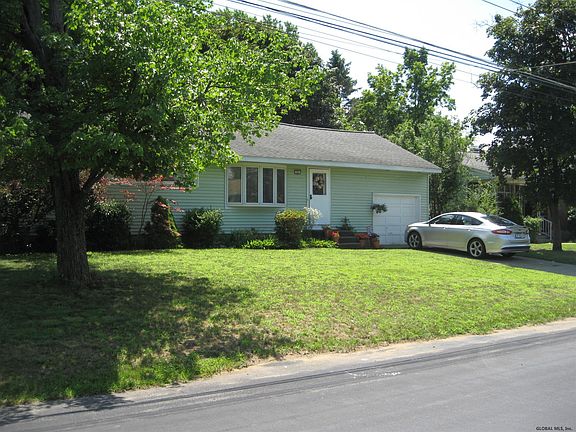 3rd image of 31 Louis Dr