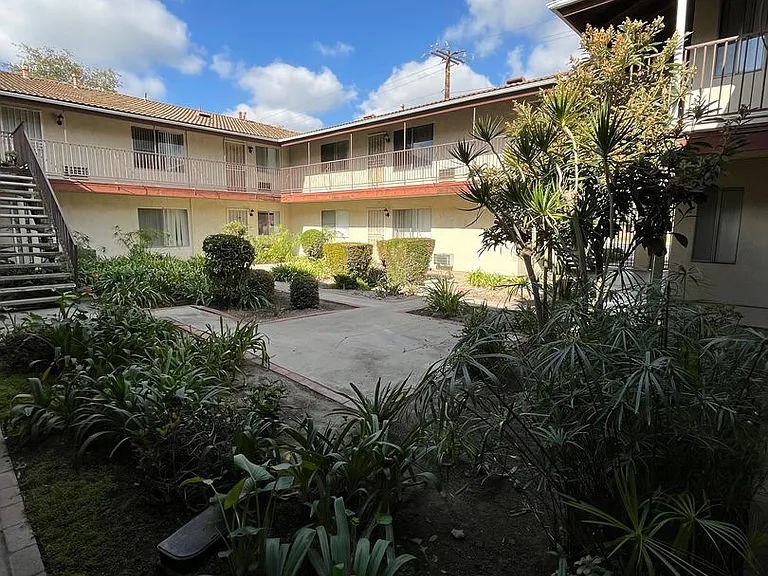 6450 Lincoln Ave — Photo 4