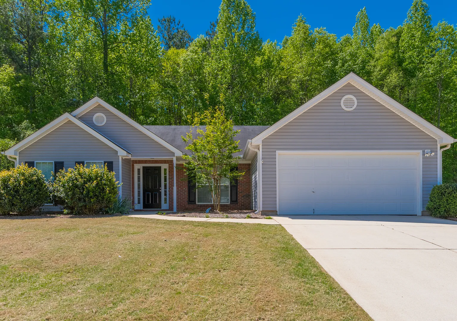 3 bed, 2.0 bath, 1630 sqft, $1,995 — Photo 3