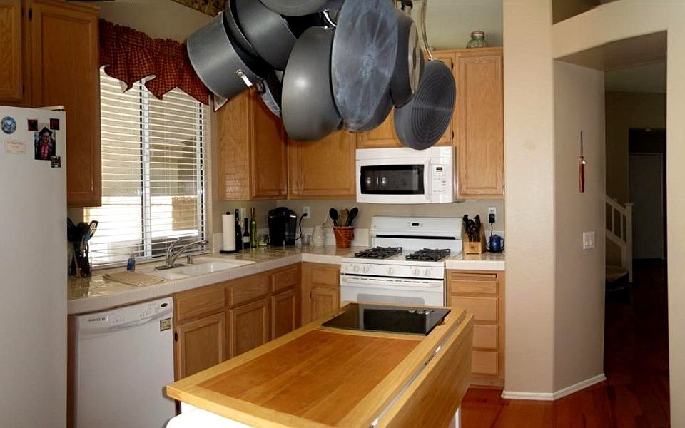 2nd image of 27803 Sandstone Ct