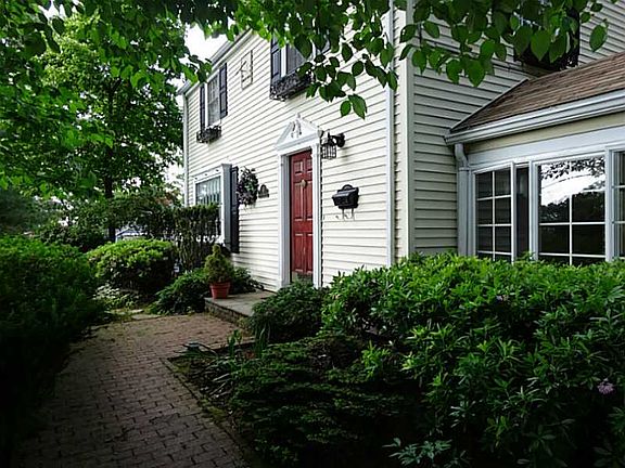 3rd image of 18 Bretton Woods Dr