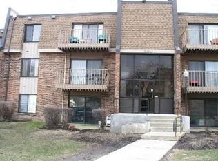 620 Tralee Ct APT 2A, Schaumburg, IL