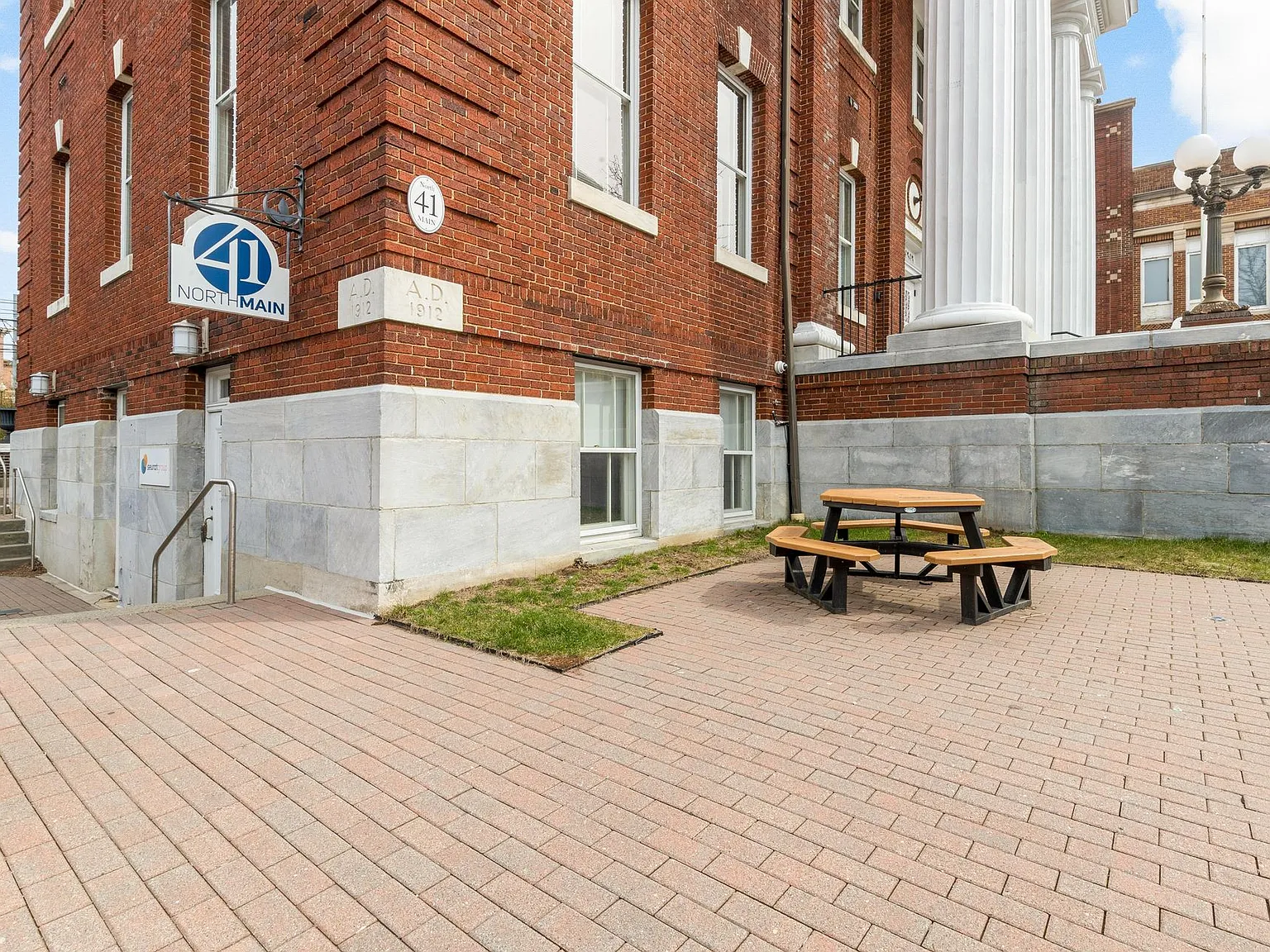 41 North Main Street — Photo 4