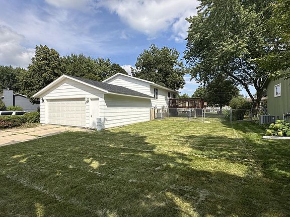 3rd image of 854 16 1/2 St SE